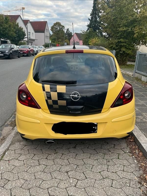 Gelb Gebraucht 2010 Opel Corsa Color Edition Kleinwagen | 1.150 € (Superpreis) - Bild 1/4