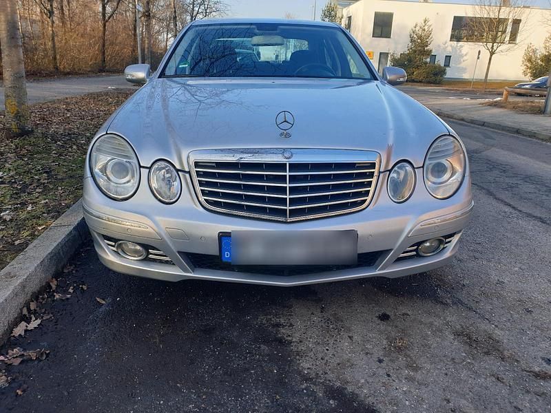 Grau Gebraucht 2009 Mercedes E200 Limousine | 5.500 € (Fairer Preis) - Bild 1/4