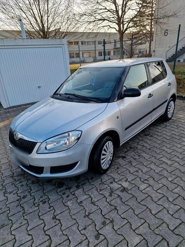 Second-hand Skoda Fabia 70 CP (51 kW) 2012 Argintiu Hatchback