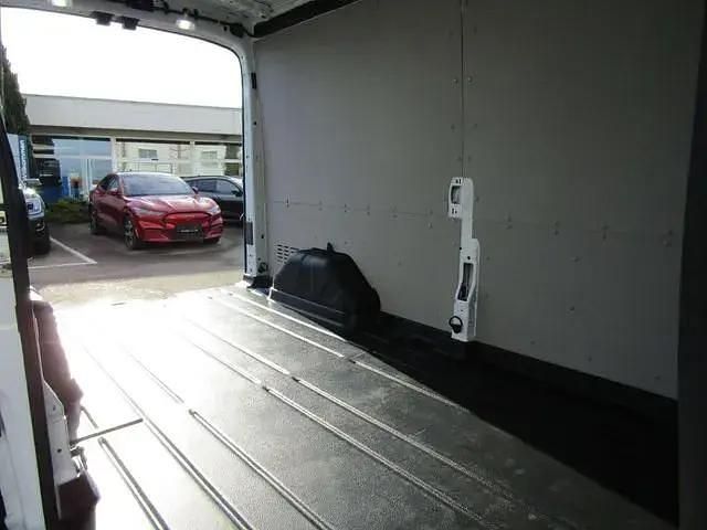 Gebraucht Ford Transit Trend 131 PS (96 kW) 2023 Frostweiß Van / Kleinbus