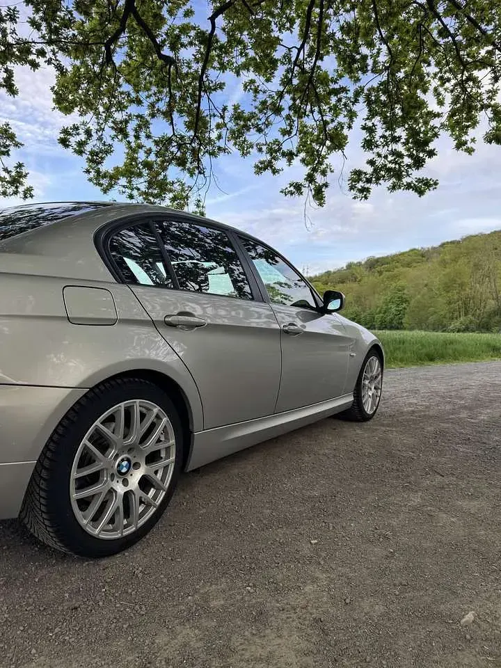 Brugt BMW 320 Exclusive 184 HK (135 kW) 2010 Sølv Sedan