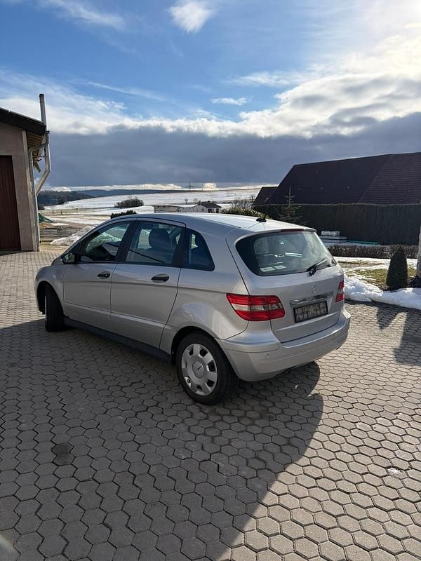 Gebraucht Mercedes B180 109 PS (80 kW) 2007 Silber Van / Kleinbus
