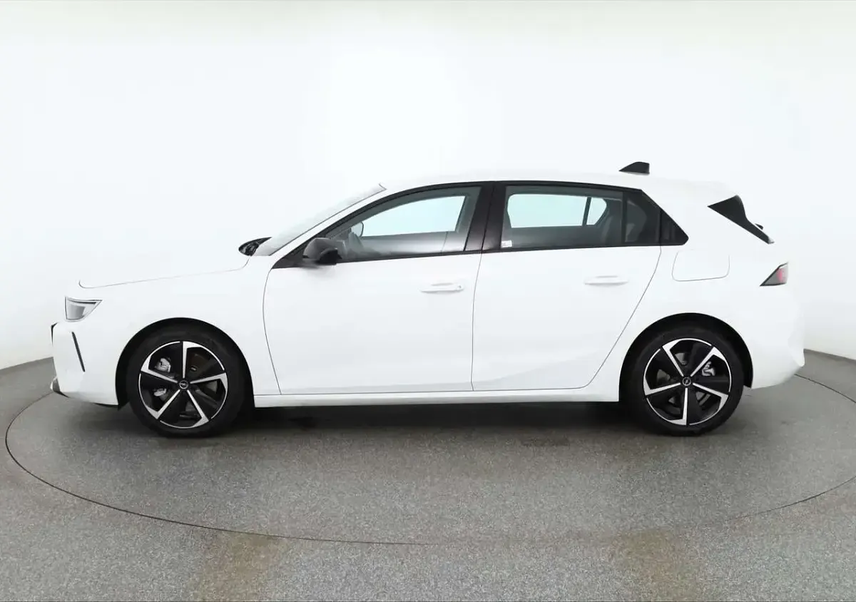 Gebraucht Opel Astra Edition 181 PS (133 kW) 2022 Weiß Kleinwagen