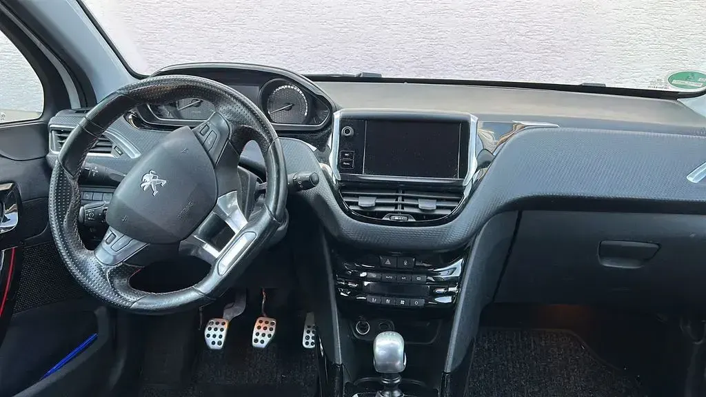 Gebraucht Peugeot 2008 Allure 120 PS (88 kW) 2017 Weiß SUV