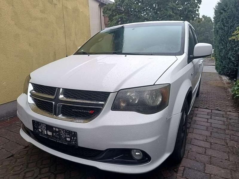 Weiß Gebraucht 2014 Dodge Grand Caravan Van / Kleinbus | 11.995 € (Fairer Preis) - Bild 1/4