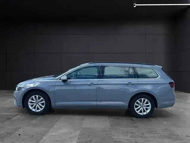 Gebraucht VW Passat Business 122 PS (89 kW) 2023 Grau Kombi