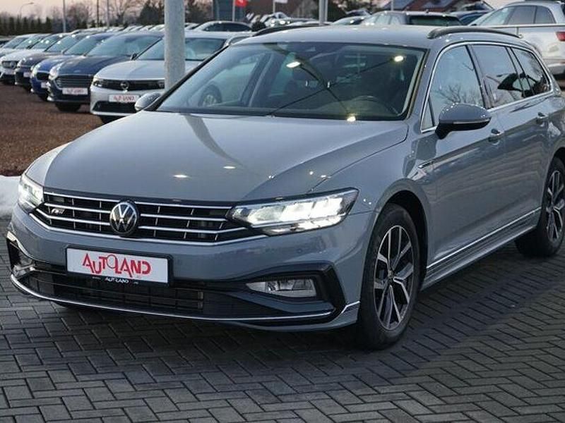 Gebraucht VW Passat R-line 190 PS (139 kW) 2023 Mondsteingrau Kombi