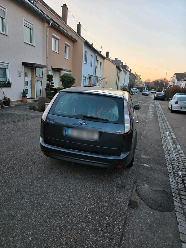 Gebraucht Ford Focus 109 PS (80 kW) 2010 Grau Kombi