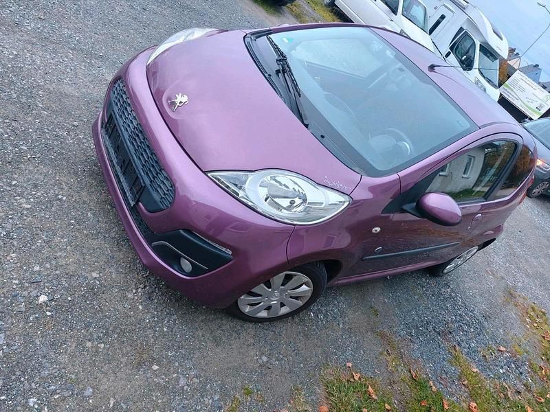 Gebraucht Peugeot 107 65 PS (47 kW) 2013 Andere farben Kleinwagen