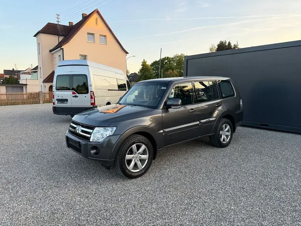 Gebraucht Mitsubishi Pajero 200 PS (147 kW) 2011 Grau SUV