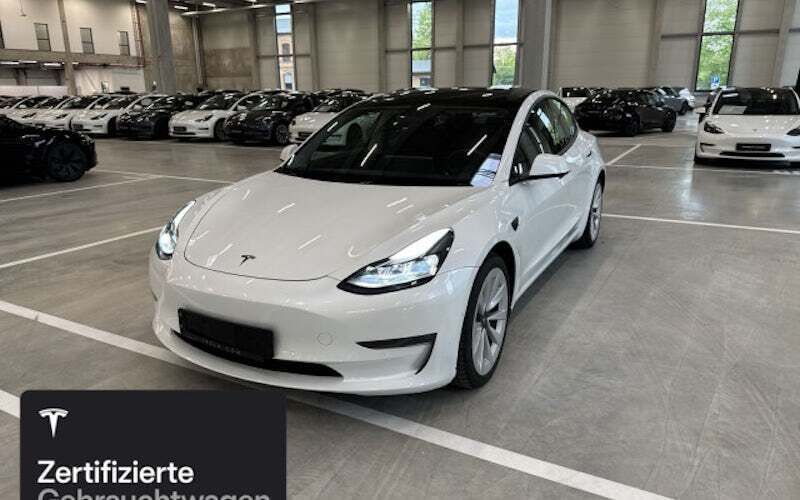 Weiß Gebraucht 2021 Tesla Model 3 Long Range Limousine | 27.800 € (Etwas zu teuer) - Bild 1/4