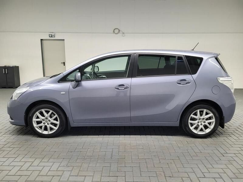 Gebraucht Toyota Verso Travel 147 PS (108 kW) 2012 Blau (blaumet.) Van / Kleinbus