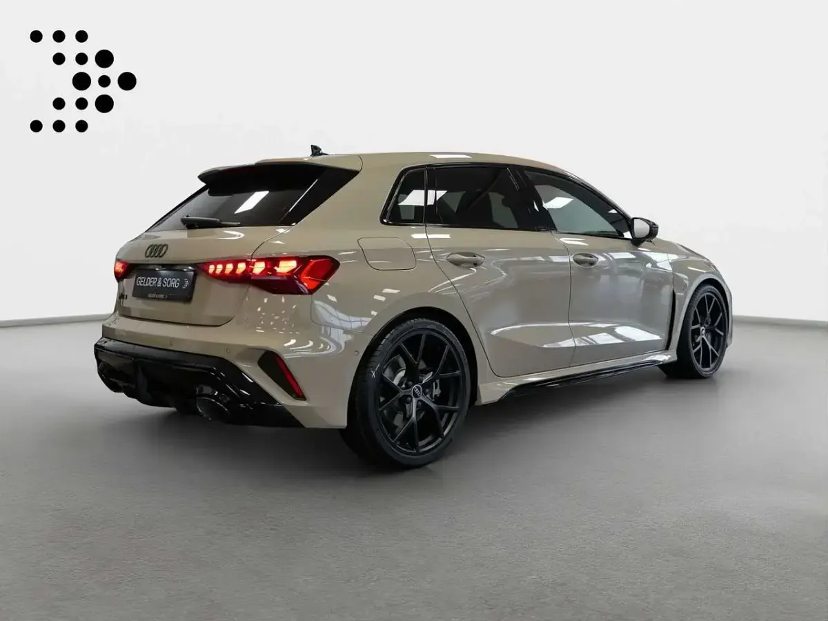 Second-hand Audi RS3 400 CP (294 kW) 2026 Maro Berlinǎ