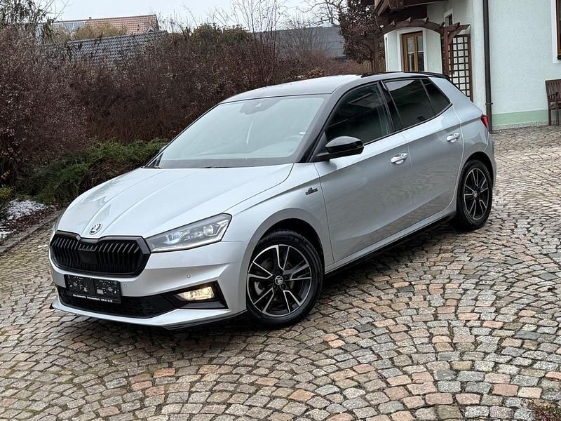 Silber Gebraucht 2024 Skoda Fabia Monte Carlo Kleinwagen | 19.880 € (Fairer Preis) - Bild 1/4