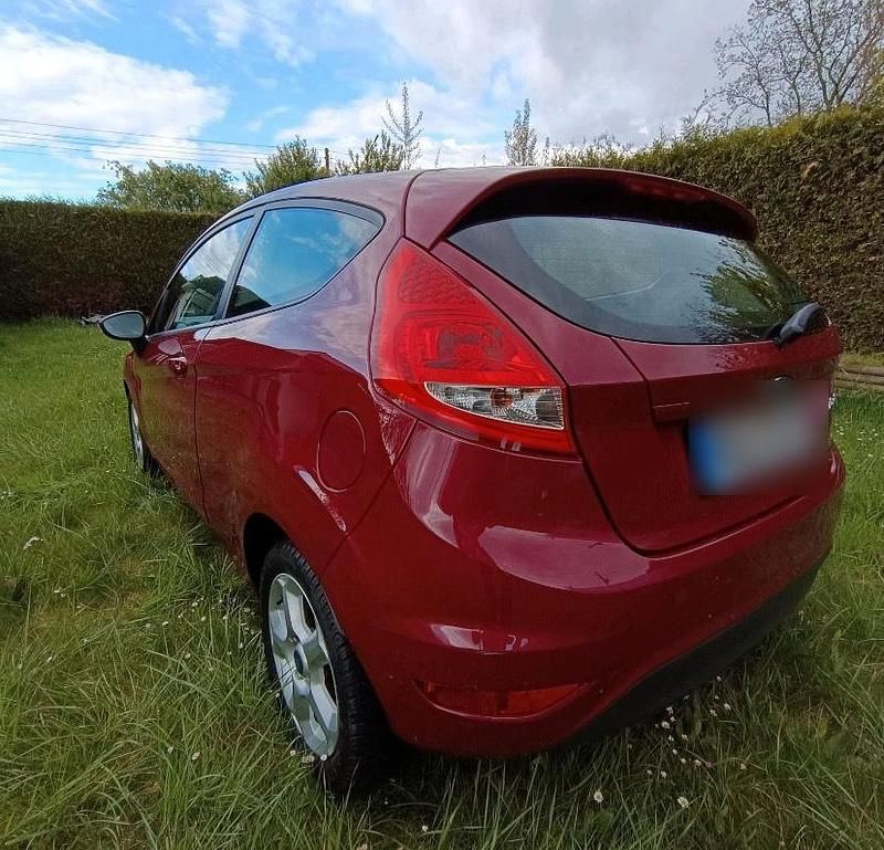 Gebraucht Ford Fiesta 60 PS (44 kW) 2009 Rot Kleinwagen