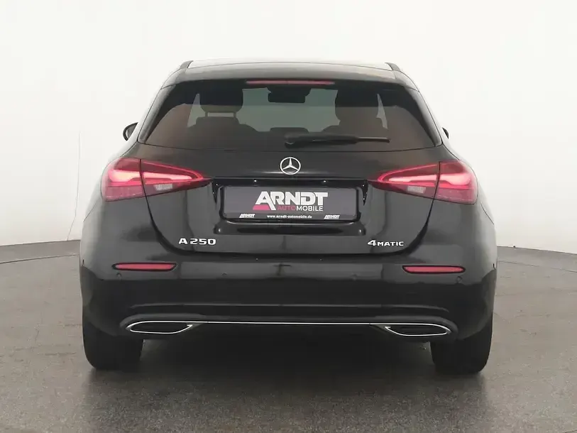 Gebraucht Mercedes A250 Progressive 238 PS (175 kW) 2024 Kosmosschwarz Limousine