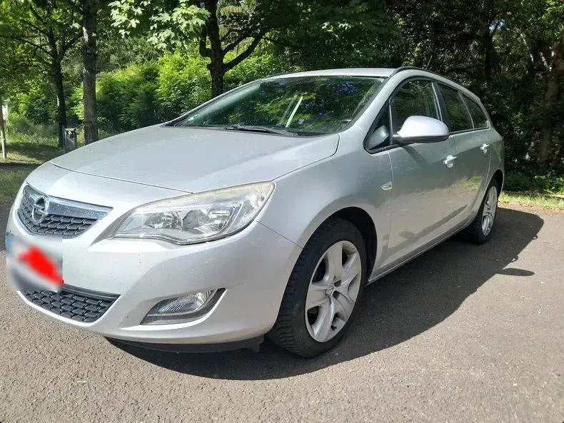 Gebraucht Opel Astra 101 PS (74 kW) 2011 Silber Kombi