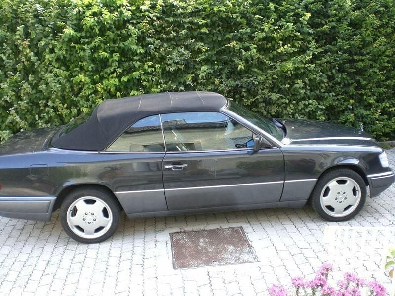 Gebraucht Mercedes E320 220 PS (161 kW) 1994 Schwarz Cabrio