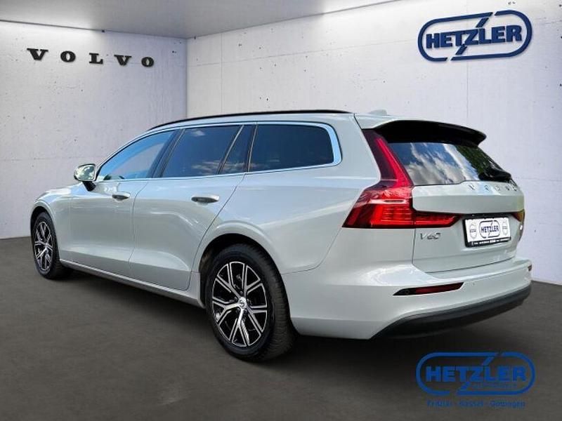 Gebraucht Volvo V60 Core 197 PS (144 kW) 2024 Grau Kombi
