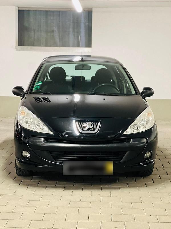 Gebraucht Peugeot 206 75 PS (55 kW) 2010 Schwarz Kleinwagen