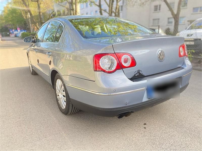 Gebraucht VW Passat Highline 160 PS (117 kW) 2009 Grau Limousine