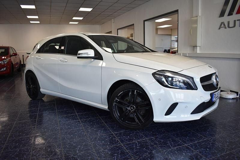 Weiß Gebraucht 2016 Mercedes A200 Limousine | 13.870 € (Fairer Preis) - Bild 1/4
