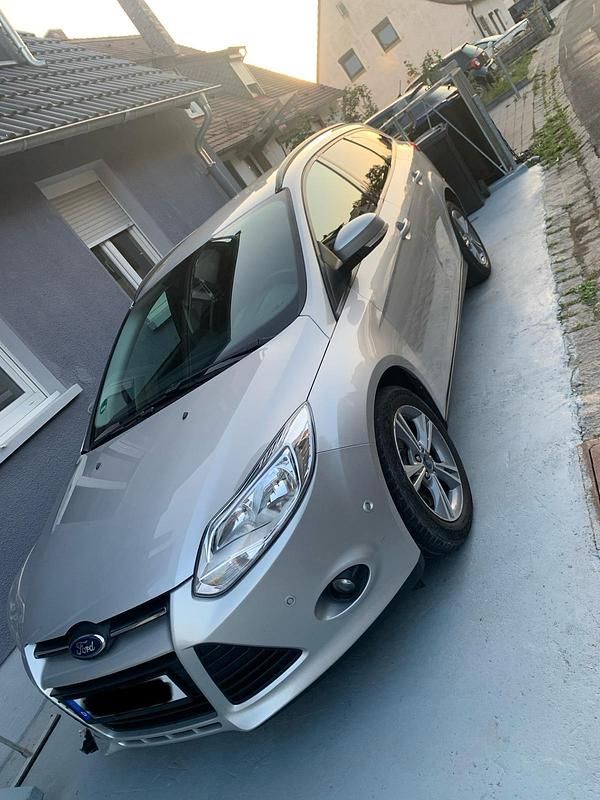 Silber Gebraucht 2013 Ford Focus Kombi | 2.500 € (Superpreis) - Bild 1/4