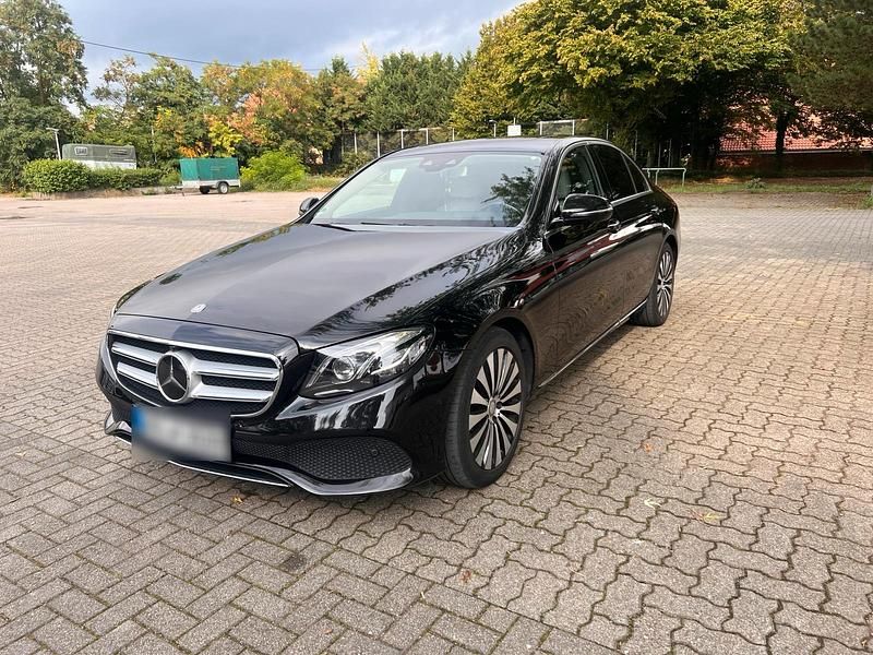 Gebraucht Mercedes E350 Avantgarde 258 PS (189 kW) 2016 Schwarz Limousine