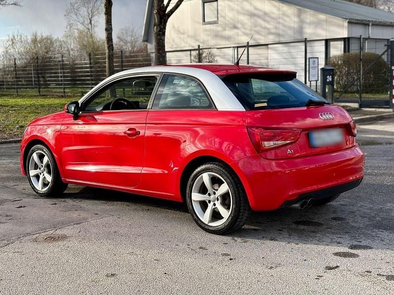 Gebraucht Audi A1 Attraction 122 PS (89 kW) 2011 Rot Kleinwagen