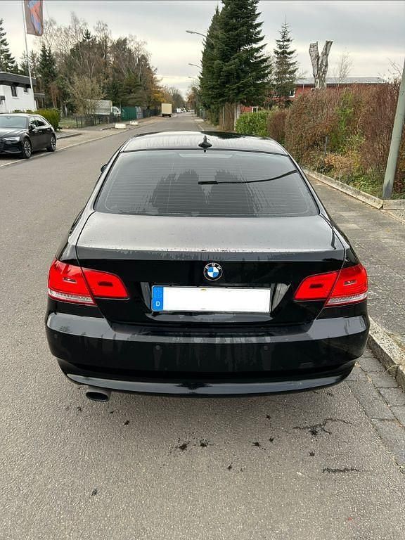Gebraucht BMW 320 171 PS (125 kW) 2008 Schwarz Coupé