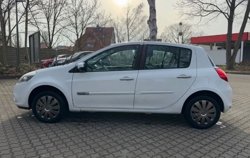 Gebraucht Renault Clio II Dynamique 75 PS (55 kW) 2009 Weiß Limousine