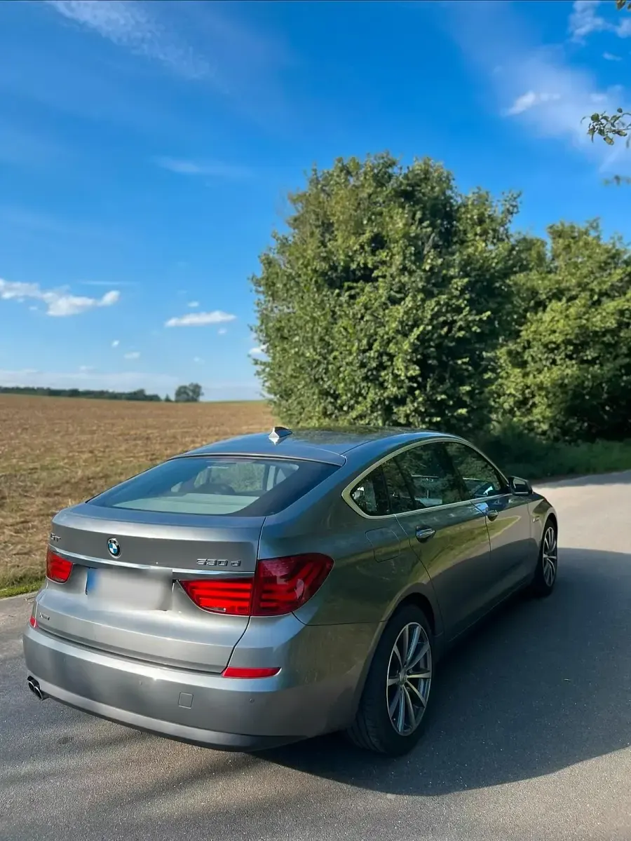 Gebraucht BMW 530 258 PS (189 kW) 2012 Grau Limousine
