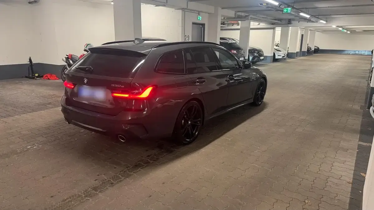 Gebraucht BMW 330e M Sport 292 PS (214 kW) 2020 Grau Kombi