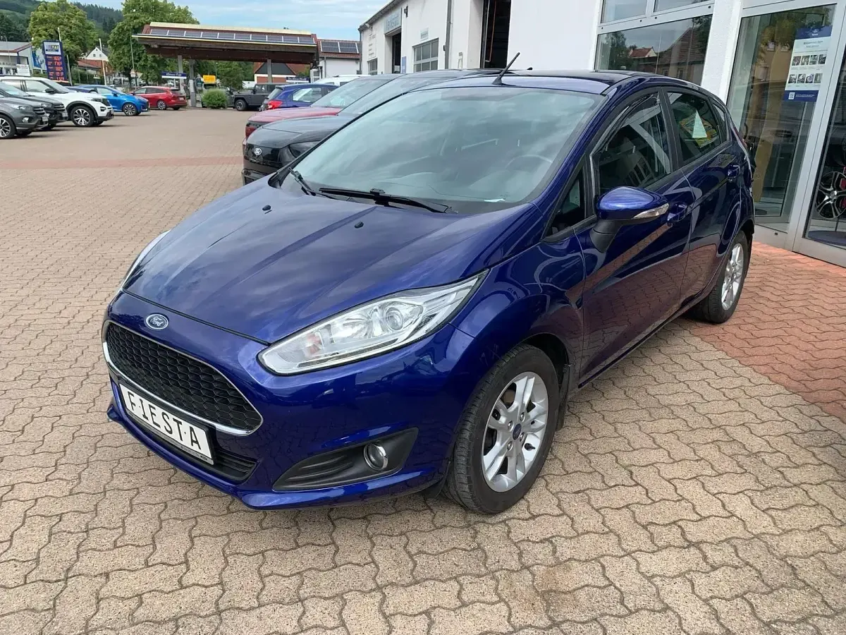Gebraucht Ford Fiesta Celebration 82 PS (60 kW) 2017 Blau Kleinwagen