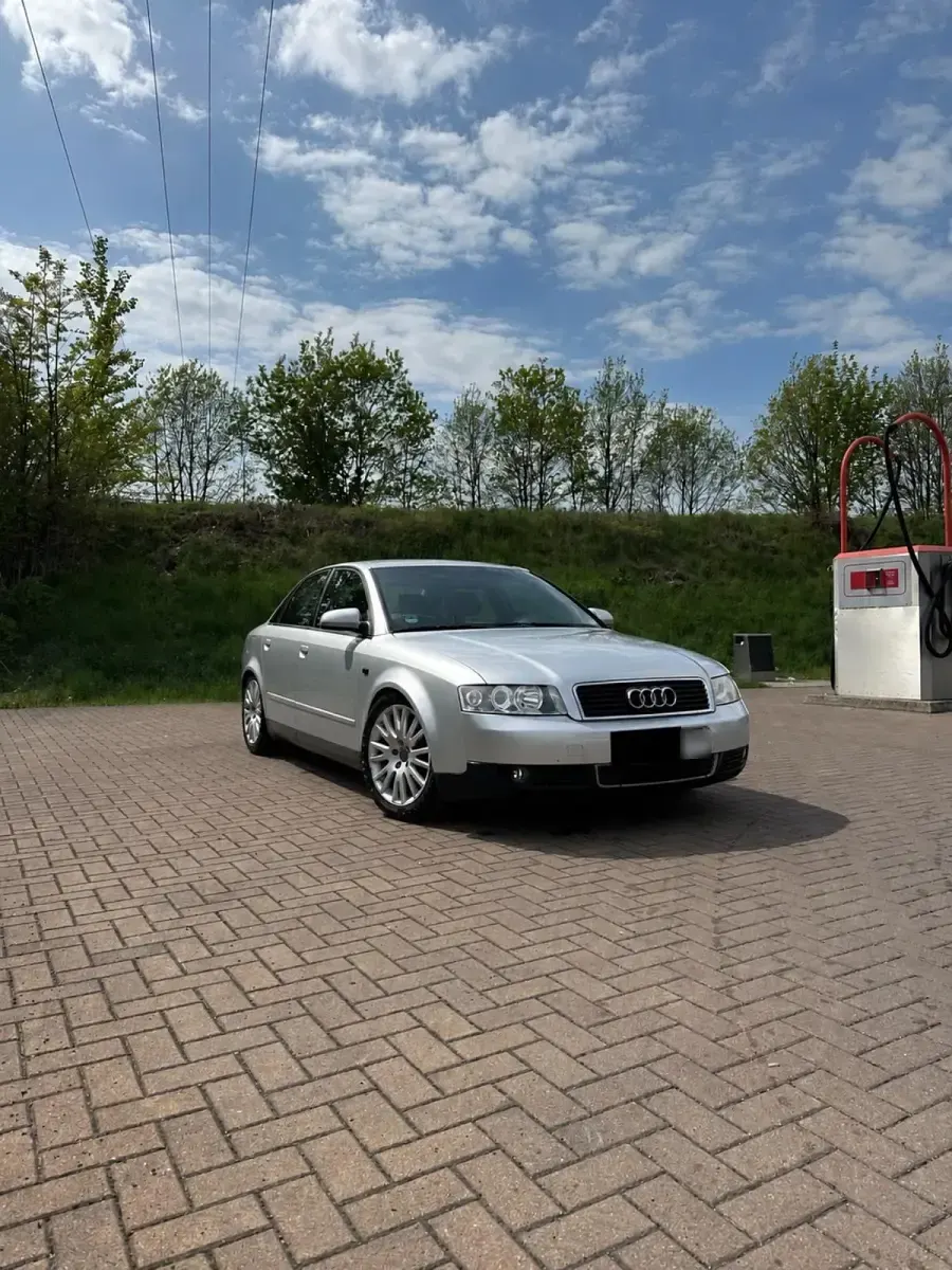 Używany Audi A4 131 KM (96 kW) 2001 Srebrny Sedan/Limuzyna