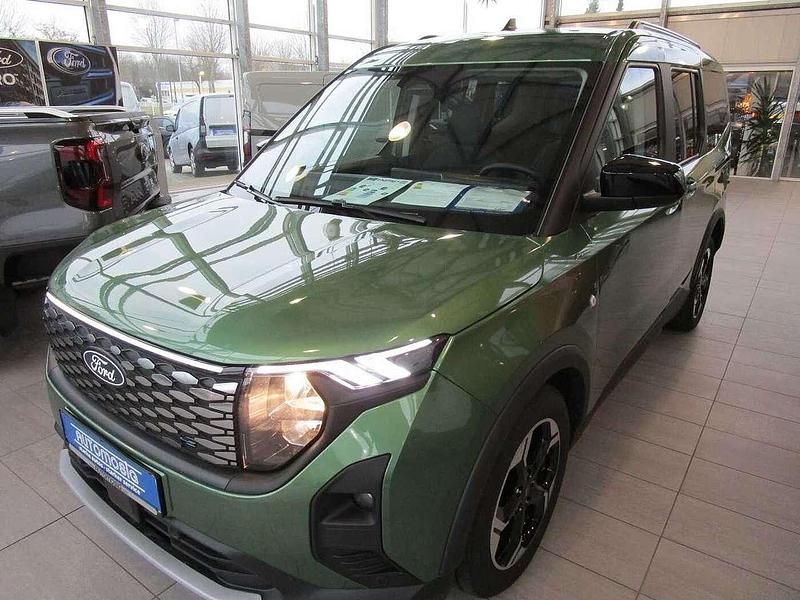 Neu Ford Tourneo Active 100 kW (136 PS) 2025 Grün Kombi
