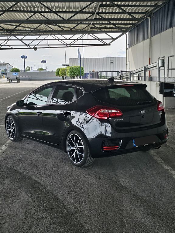 Gebraucht Kia Ceed 101 PS (74 kW) 2018 Schwarz Kleinwagen