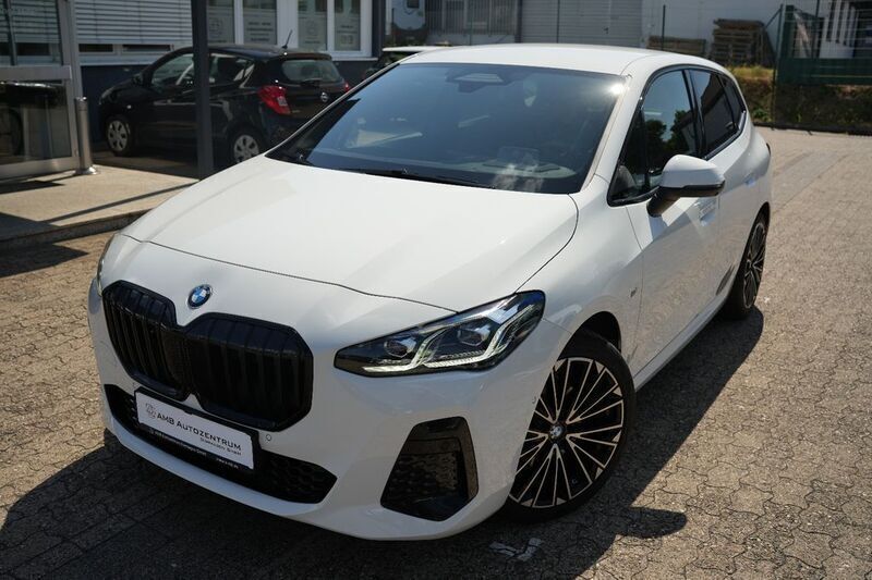 Weiß Gebraucht 2024 BMW 218 Active Tourer M Sport Van / Kleinbus | 33.999 € (Fairer Preis) - Bild 1/4