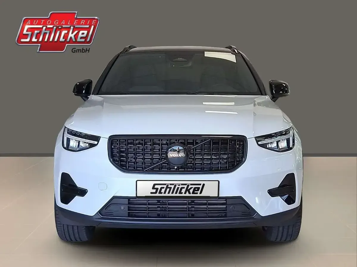Neu Volvo XC40 Plus 163 PS (119 kW) 2026 Crystal white / metallic SUV