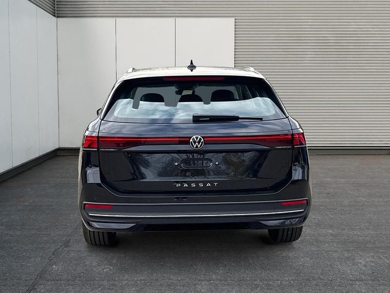 Neu VW Passat Business 150 PS (110 kW) 2025 Grenadillschwarz metallic Kombi