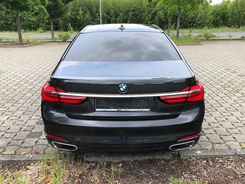 Second-hand BMW 740 320 CP (235 kW) 2016 Gri Berlinǎ