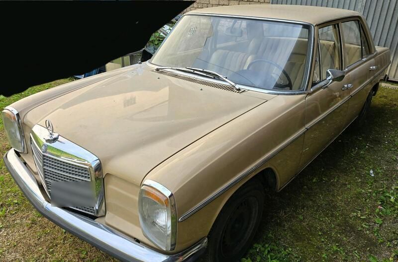 Beige Gebraucht 1972 Mercedes W114 Limousine | 6.250 € - Bild 1/4
