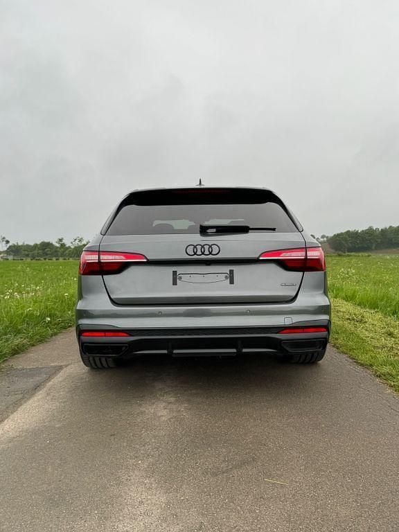 Gebraucht Audi A4 S-Line 190 PS (139 kW) 2020 Grau Kombi