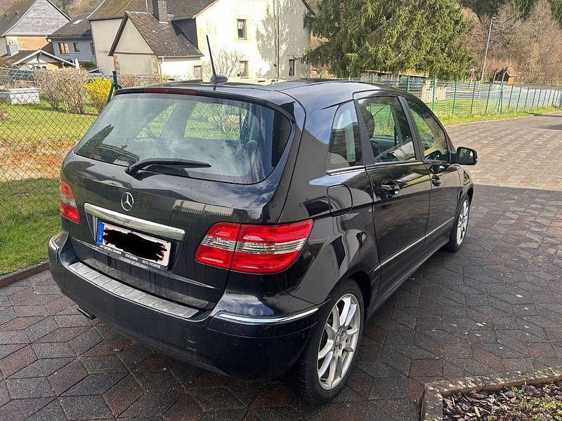Gebraucht Mercedes B180 116 PS (85 kW) 2011 Schwarz Van / Kleinbus