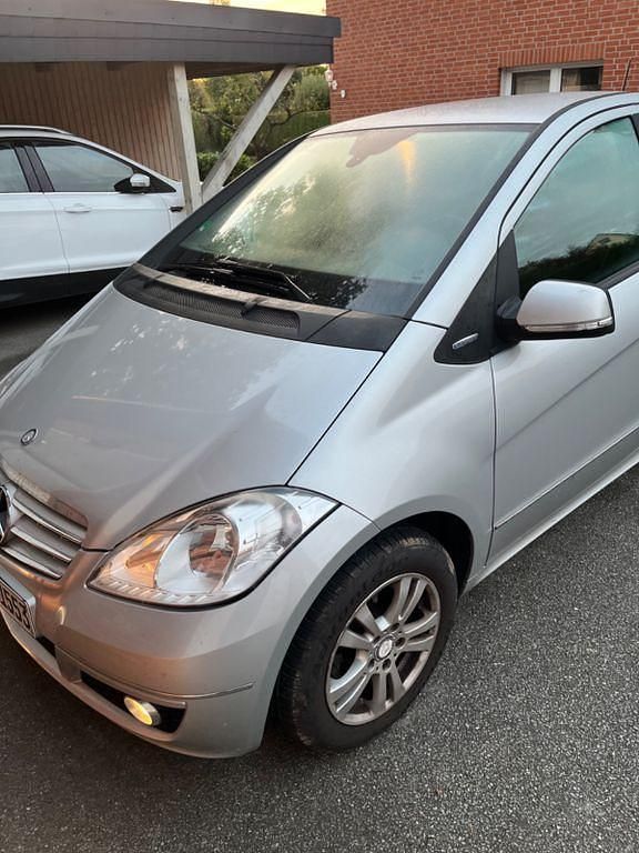 Silber Gebraucht 2011 Mercedes A160 Van / Kleinbus | 4.500 € (Fairer Preis) - Bild 1/3