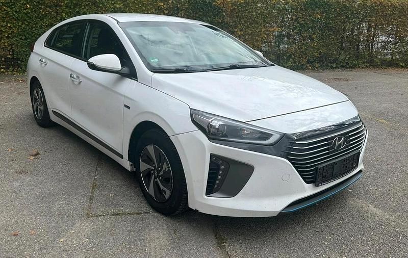 Gebraucht Hyundai Ioniq 141 PS (103 kW) 2017 Weiß Kleinwagen