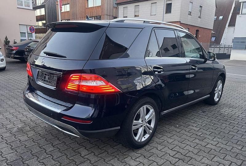 Gebraucht Mercedes ML350 258 PS (189 kW) 2014 Blau SUV