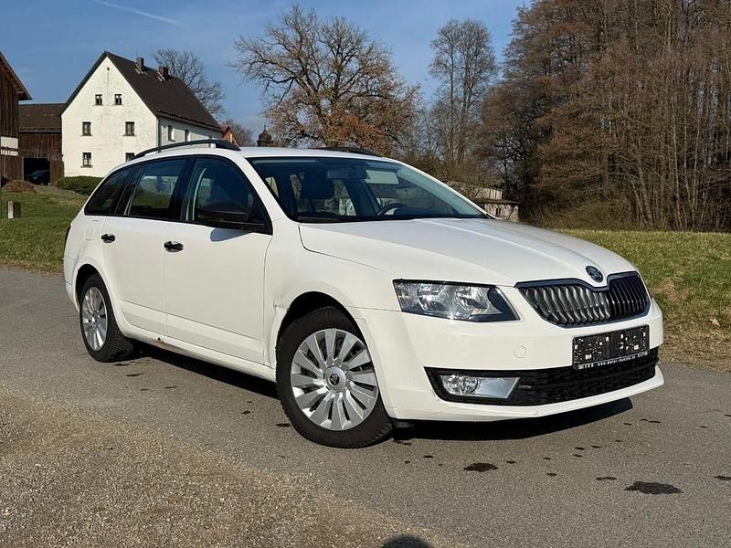 Gebraucht Skoda Octavia Active 140 PS (102 kW) 2014 Weiß Kleinwagen