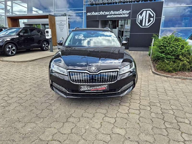 Gebraucht Skoda Superb Style 218 PS (160 kW) 2023 Blackmagic perleffekt Kombi