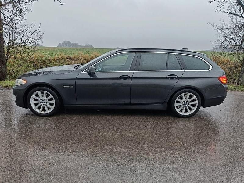 Gebraucht BMW 530 241 PS (177 kW) 2011 Grau Kombi